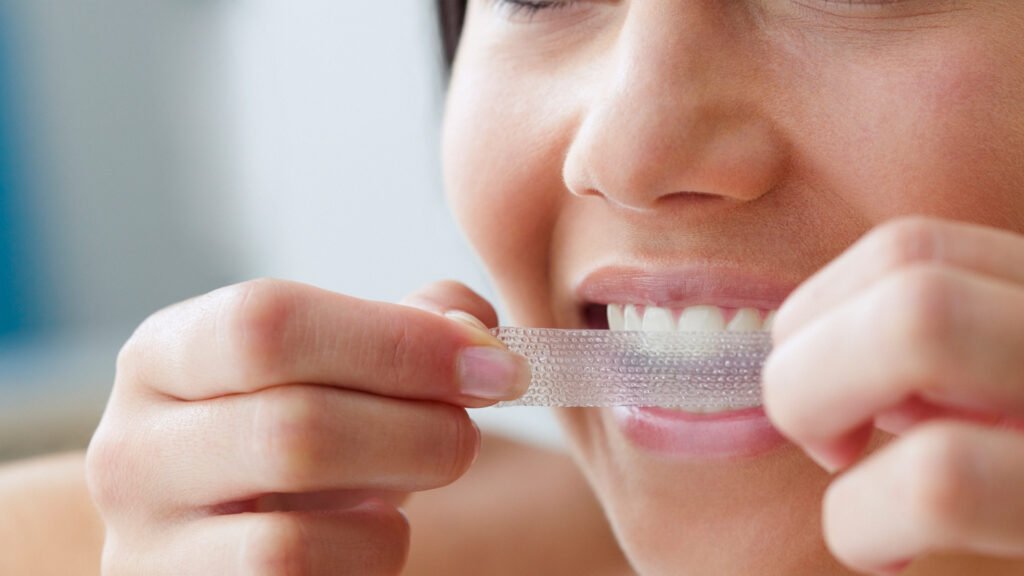 How to Whiten Teeth Naturally at Home Safely in 2026